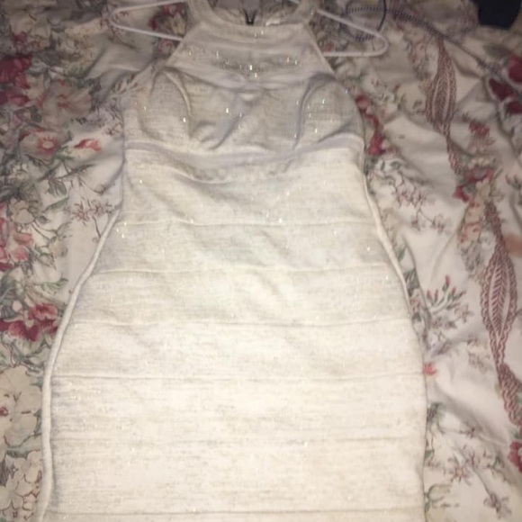 Formal dresses - Picture 4 of 6